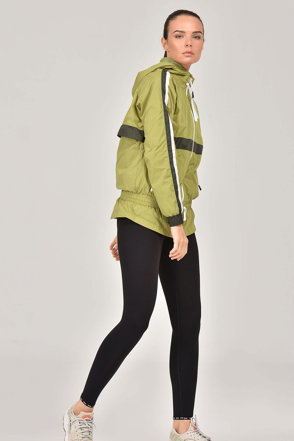 Kadın Yeşil Kapüşonlu İpli Cepli İnce Eşofman Üstü | 3512 - BİLCEE (1)