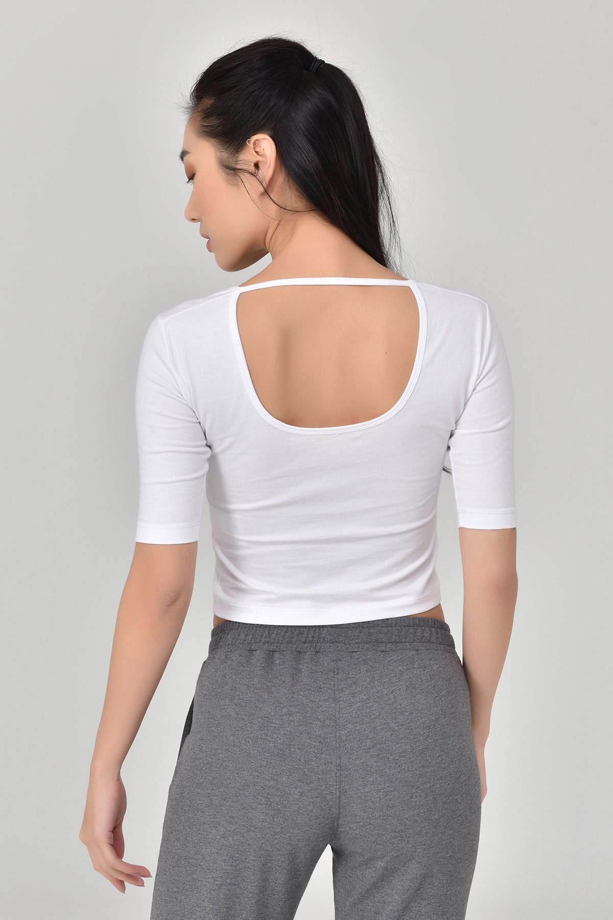 Kadın Beyaz V Yaka Sırt Detaylı Yarım Kol Pamuklu Yoga Tişört 8105