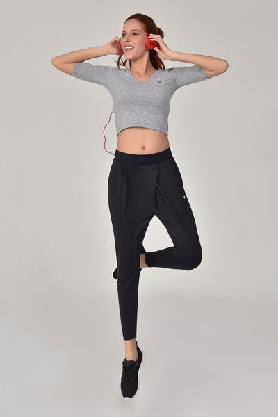 BİLCEE - Kadın Gri V Yaka Sırt Detaylı Yarım Kol Pamuklu Yoga Tişört 8105 (1)