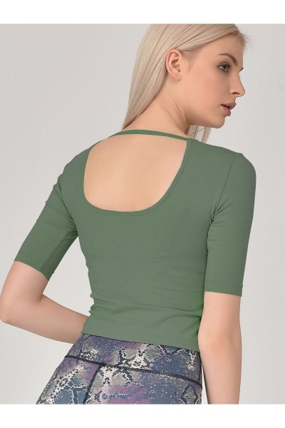 BİLCEE - Kadın Yeşil V Yaka Sırt Detaylı Yarım Kol Pamuklu Yoga Tişört 8105 (1)