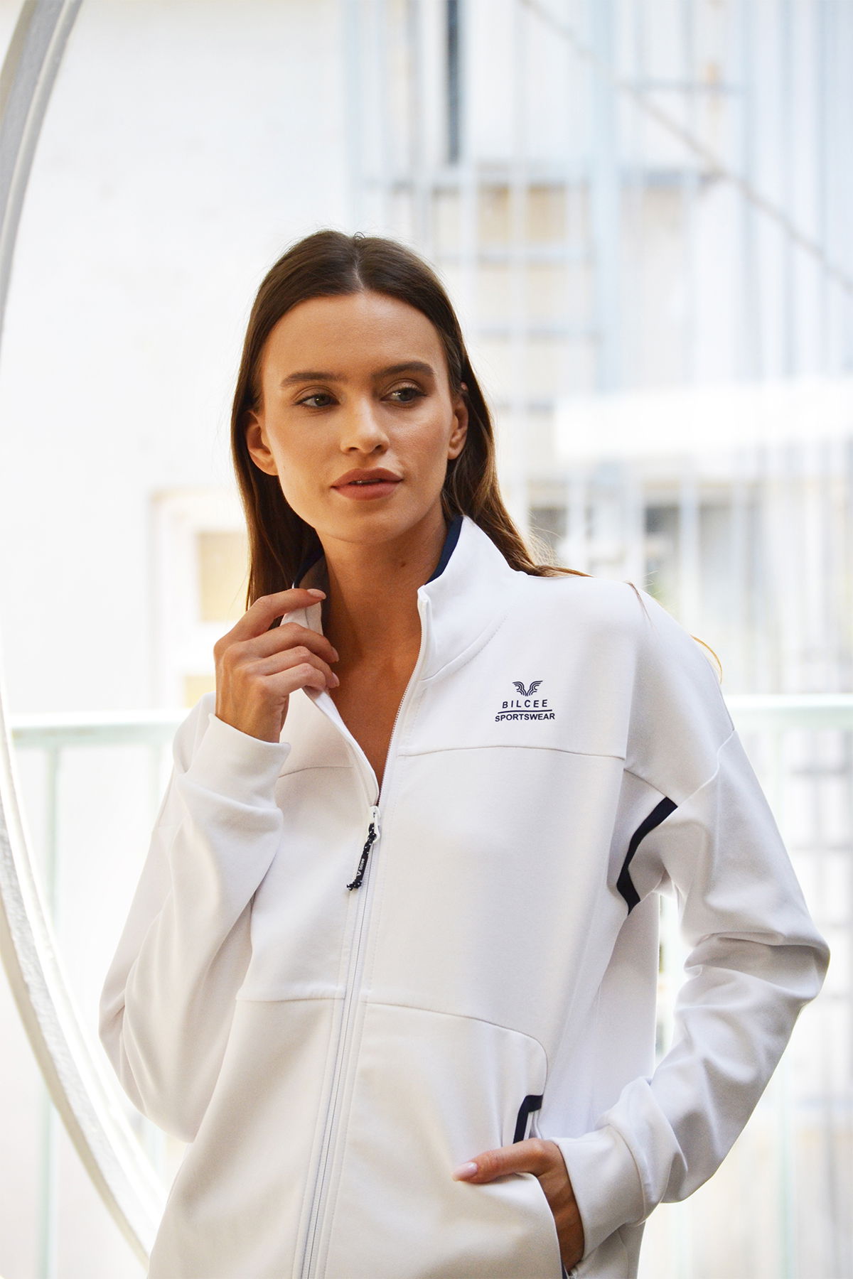 Kadın Beyaz Dik Yakalı Eşofman Takımı | 0693 - BİLCEE