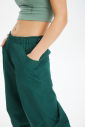Kadın Yeşil Dokuma Paraşüt Kargo Cepli Bol Paça Pantolon 0831 - 2