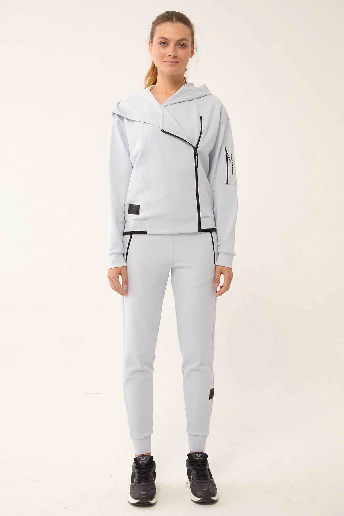 Kadın Fermuarlı Kapüşonlu Kol Cepli Açık Gri Eşofman Takımı | 1523 - BİLCEE