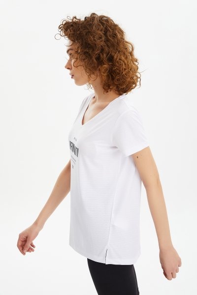 Kadın Beyaz V Yaka Hava Alan Hızlı Kuruyan Baskılı Bol Sporcu Tişört 0680