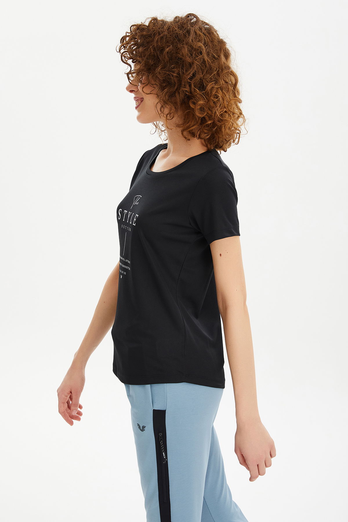 Kadın Siyah Hızlı Kuruyan Hafif Antrenman Baskılı Tişört | 0812 - BİLCEE (1)