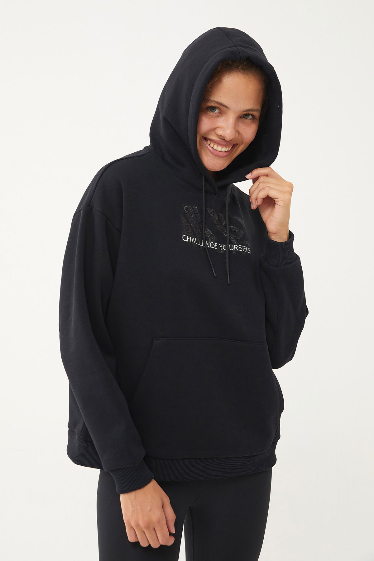 Kadın Siyah Sim Baskılı Kanguru Cepli Kapüşonlu İçi Şardonlu Sweatshirt 1602 - BİLCEE (1)