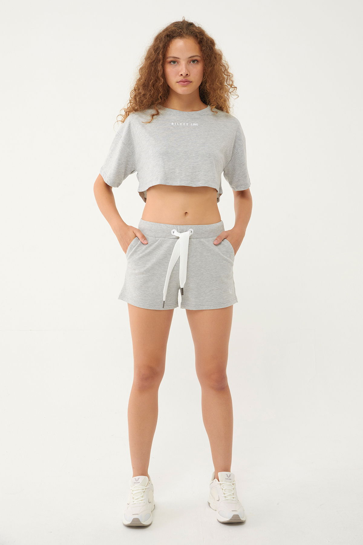 Kadın Gri Melanj Organik Pamuklu Oversize Crop Kısa Kollu Spor Tişört | 0763 - BİLCEE