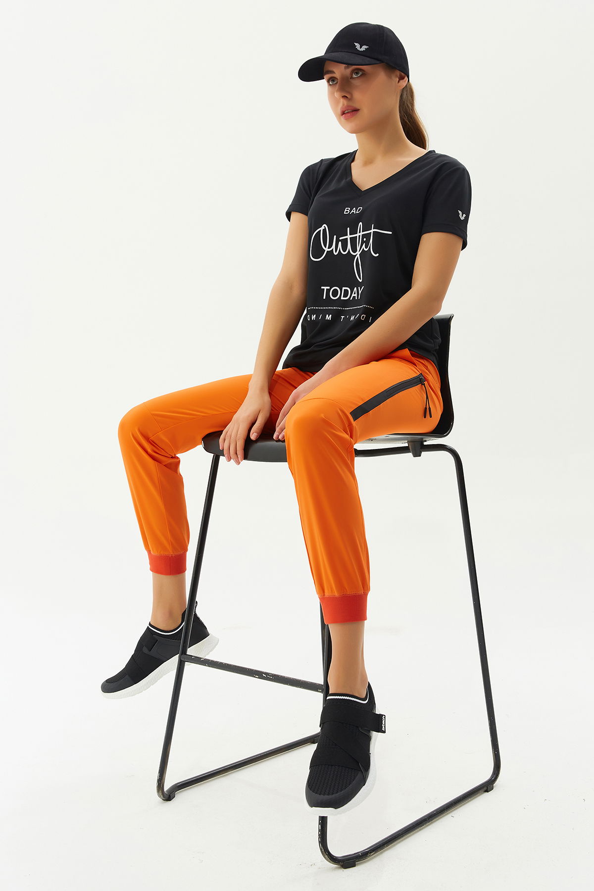 Kadın Baskılı Siyah V Yaka Tişört | 3533 - BİLCEE