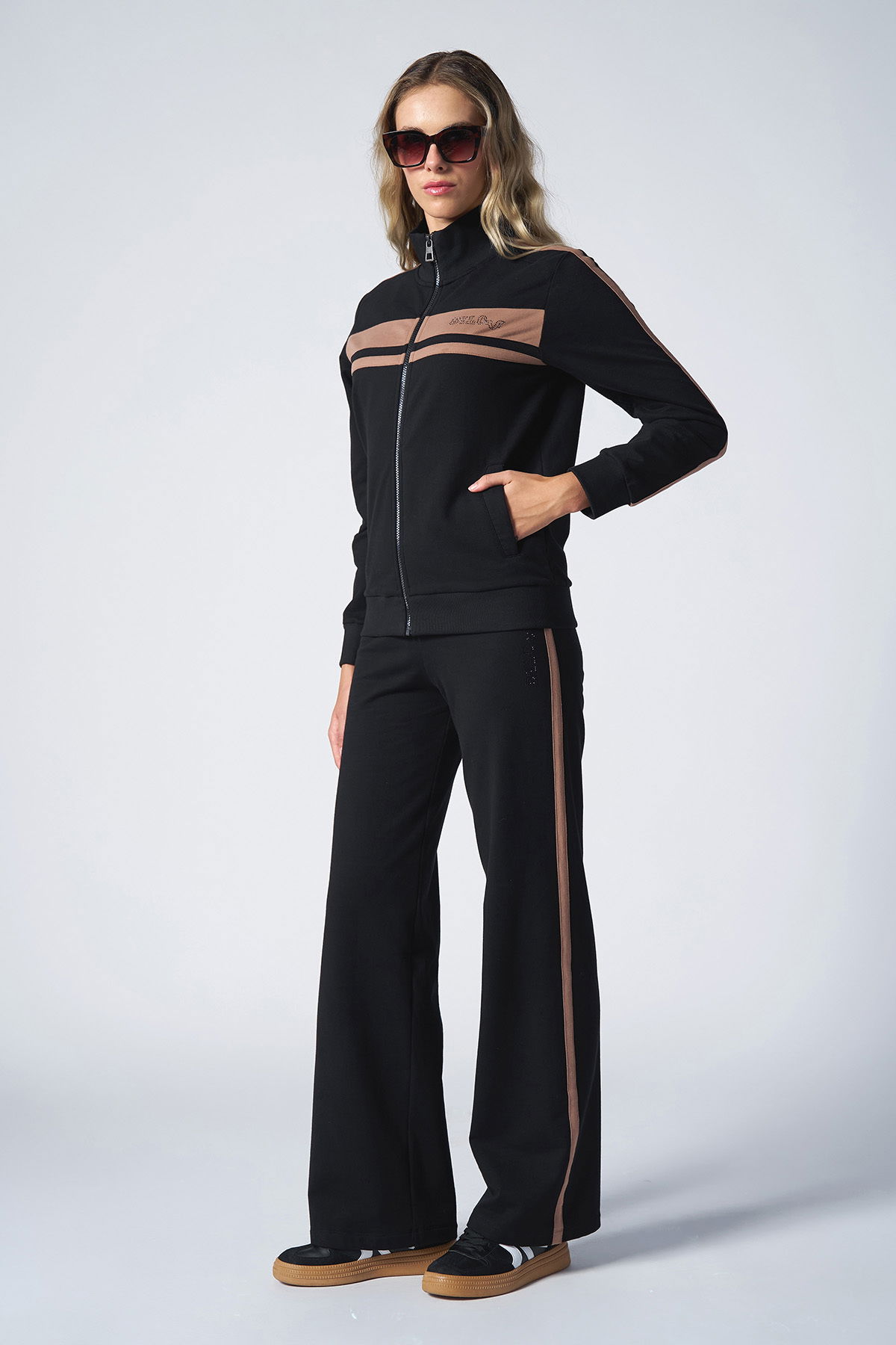 Kadın Siyah Fashion Yumuşak Dokulu Şeritli Eşofman Takımı | 4565 - BİLCEE (1)