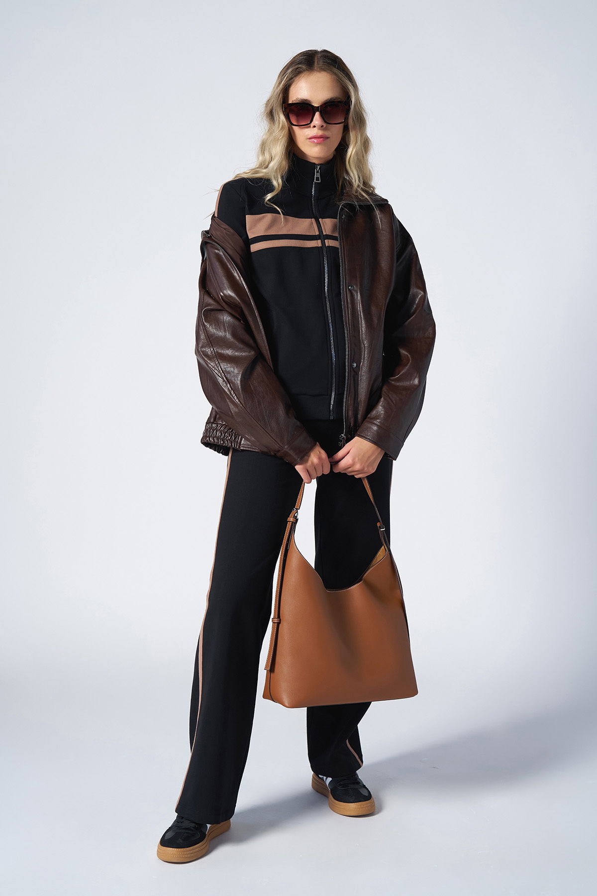 Kadın Siyah Fashion Yumuşak Dokulu Şeritli Eşofman Takımı | 4565 - BİLCEE