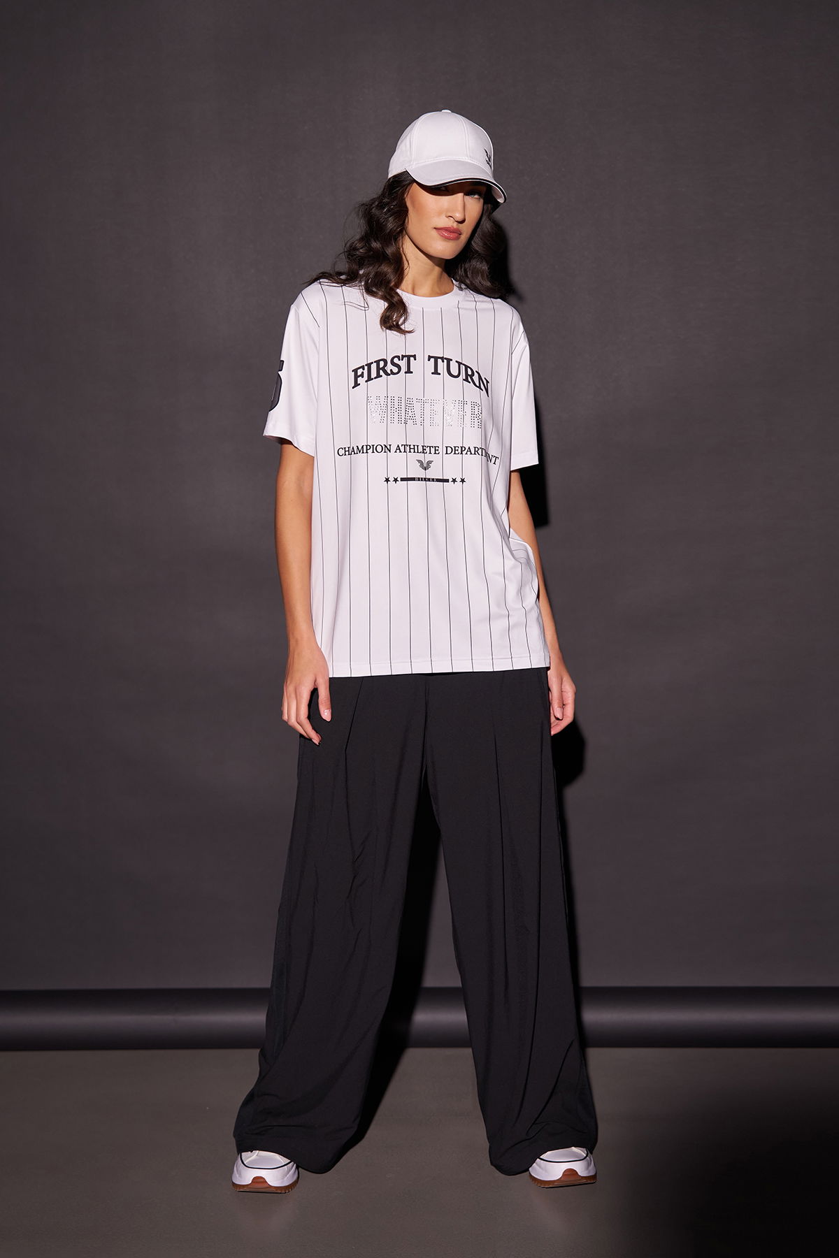 Kadın Beyaz Taş Baskılı Forma Tişört | 4074 - BİLCEE (1)