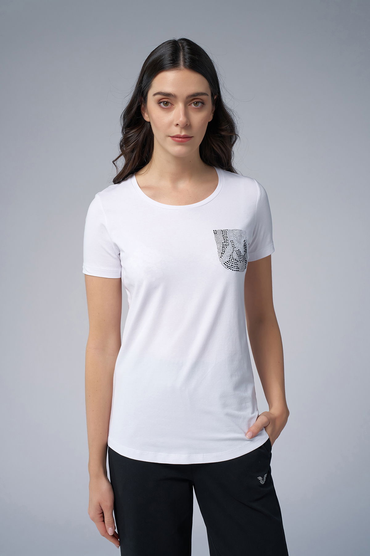 Kadın Beyaz Cep Taş Baskılı Tişört | 4077 - BİLCEE (1)