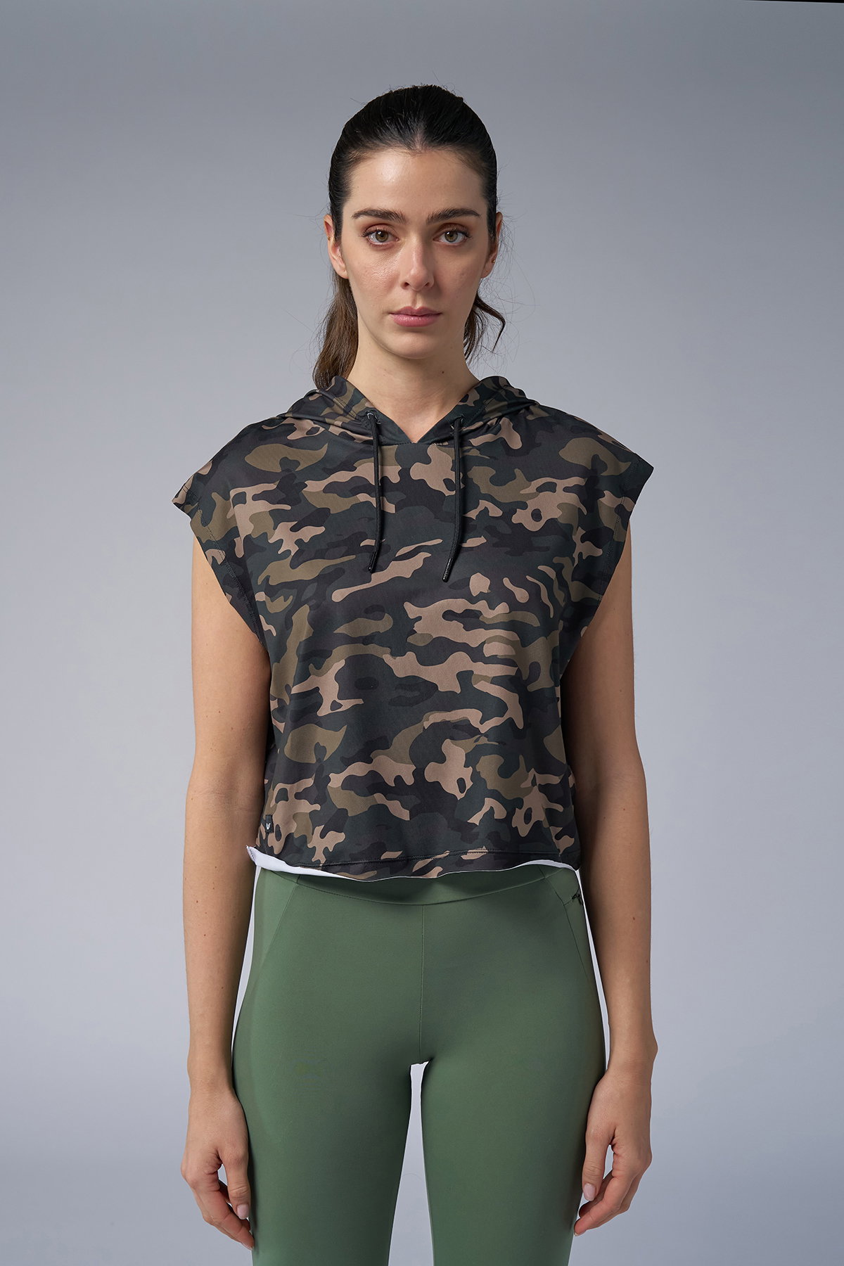 Kadın Yeşil Kamuflaj Kapüşonlu Crop Süveter | 4098 - BİLCEE