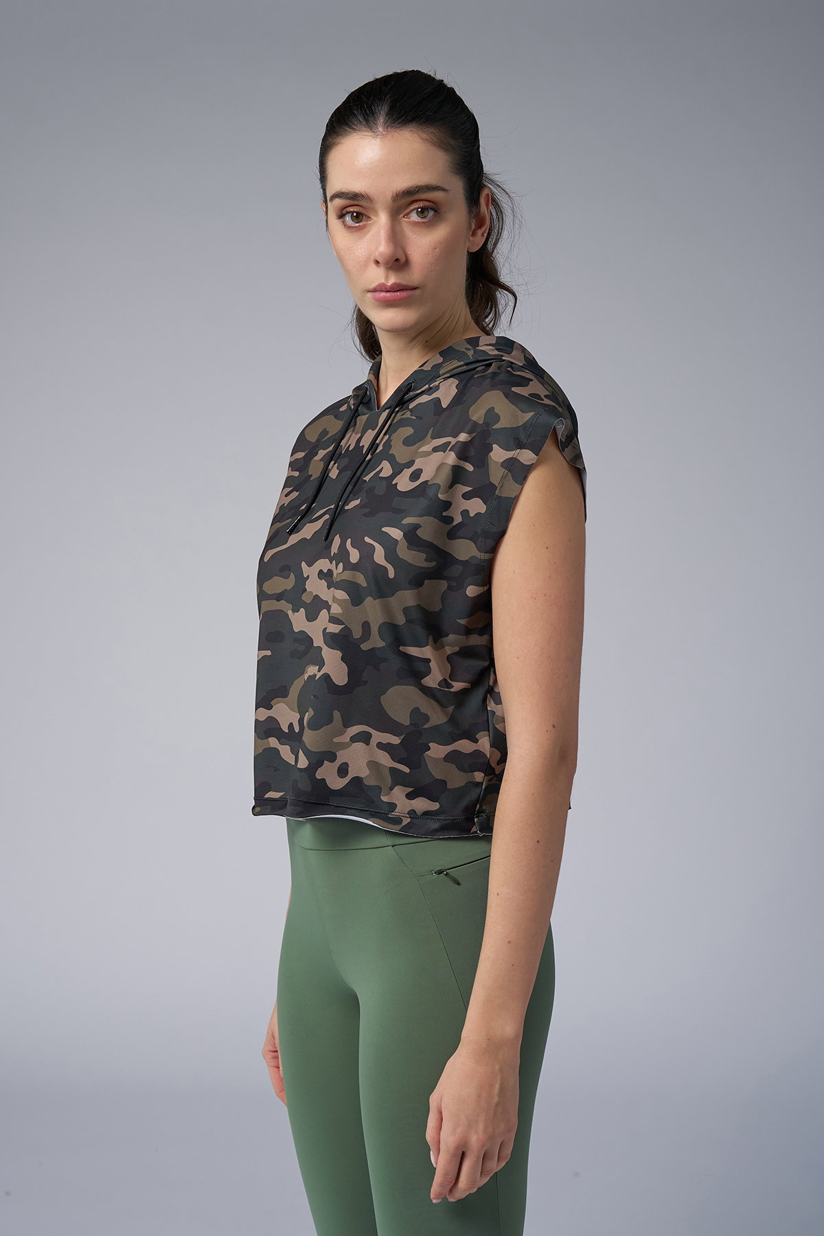 Kadın Yeşil Kamuflaj Kapüşonlu Crop Süveter | 4098 - BİLCEE (1)