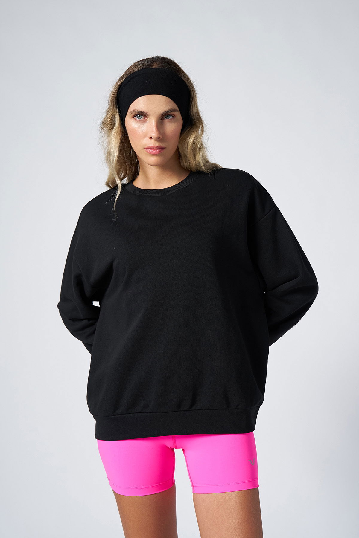 Peak Kadın Siyah Oversize Bisiklet Yaka Basic Sweatshirt | 7015 - PEAK (1)